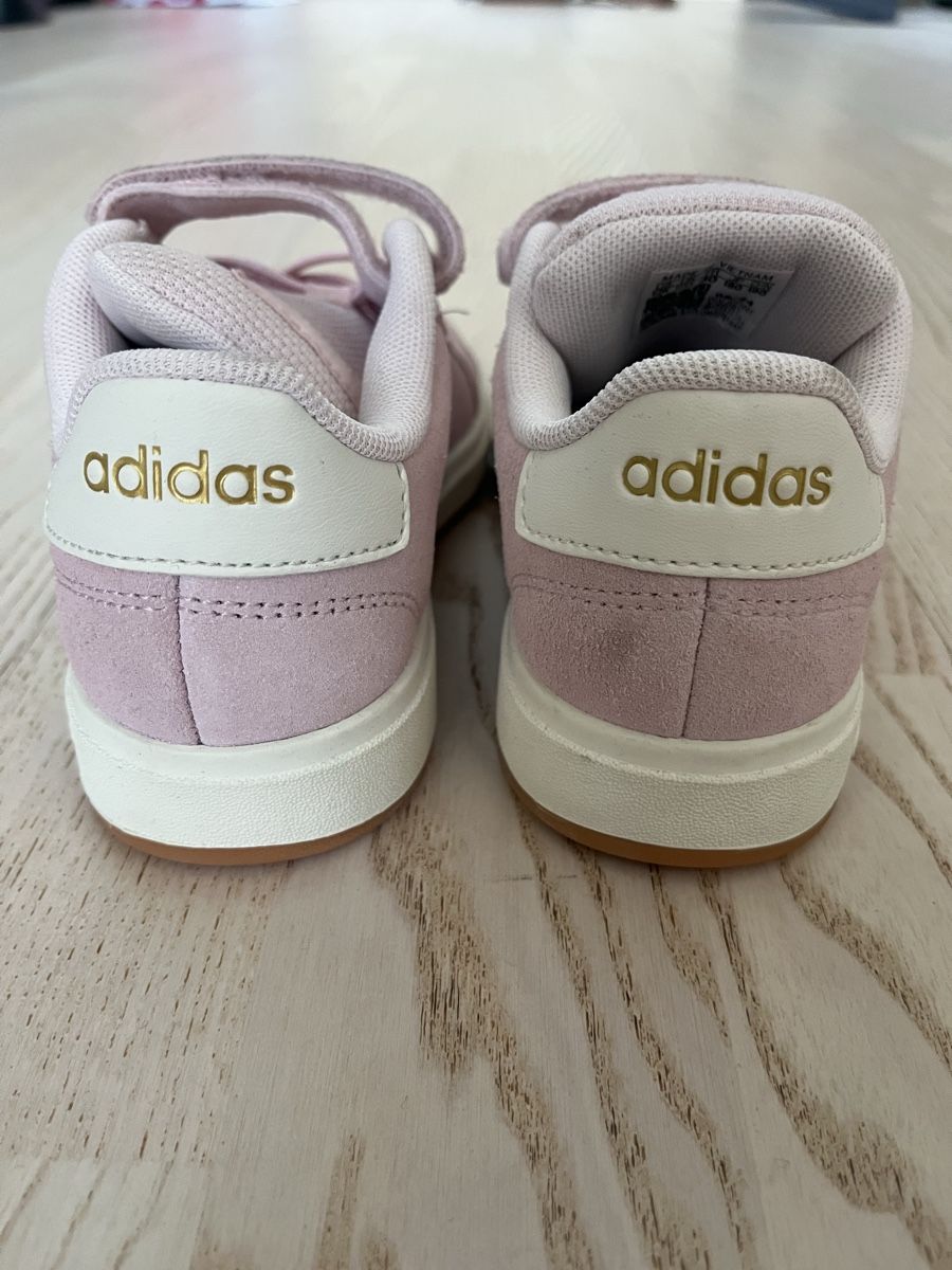 Adidas Scarpe per ragazzi: Neue Turnschuhe Adidas Grösse 30 – Nuovo (secondo la descrizione) da Ennetbaden venduto da Nala05