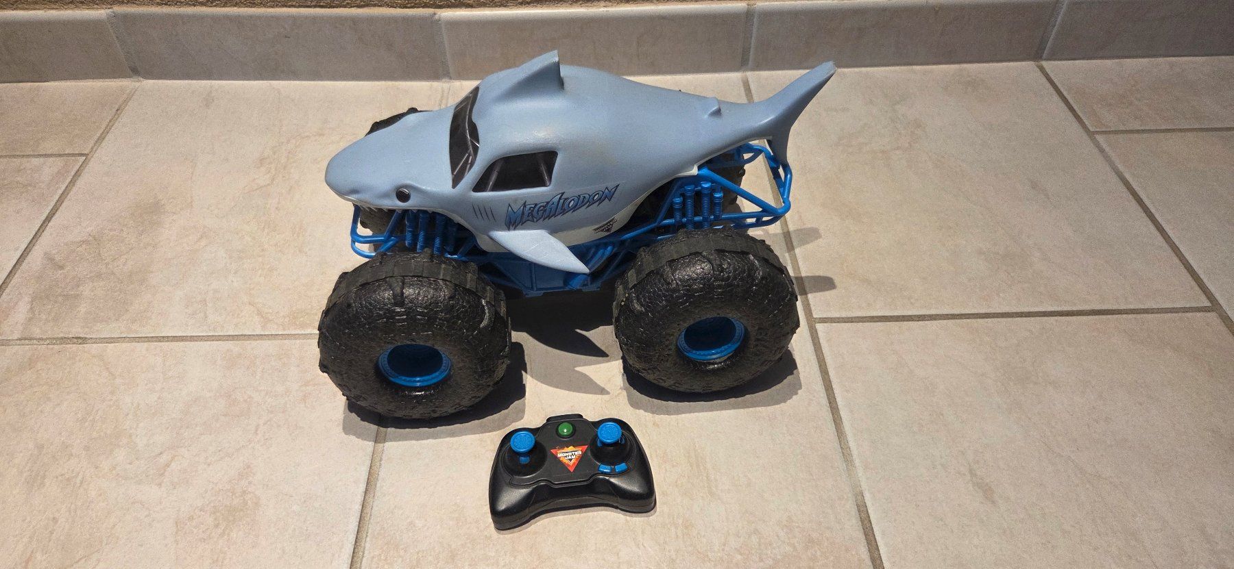 Jouets: Ferngesteuertes Spielzeug Auto – D'occasion à Widen par Cariff 2
