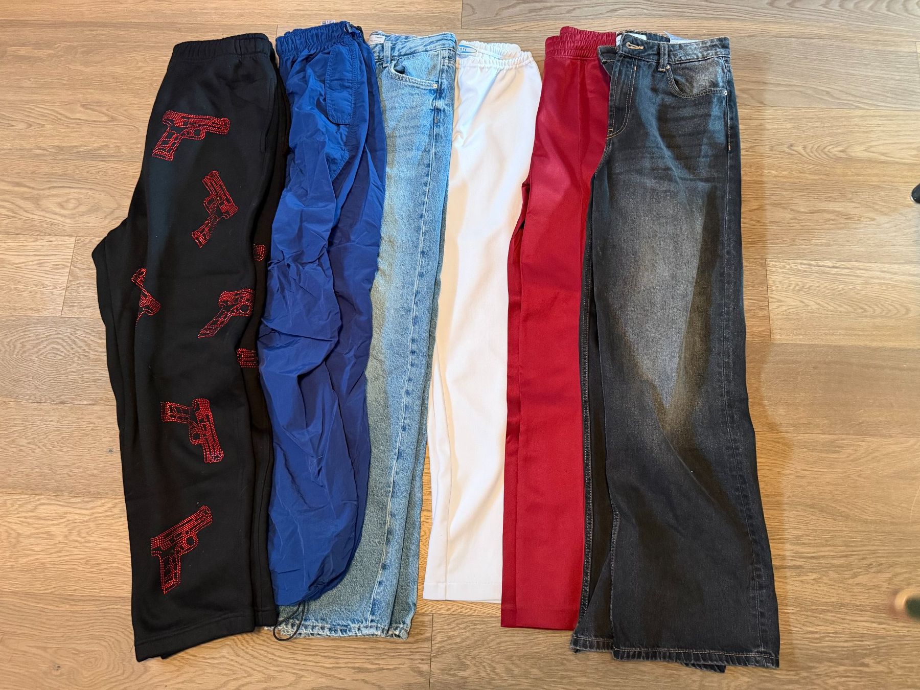 Lotti di vestiti: 6 Paar Hosen eine von Lacoste – Usato da Schaan venduto da nag789