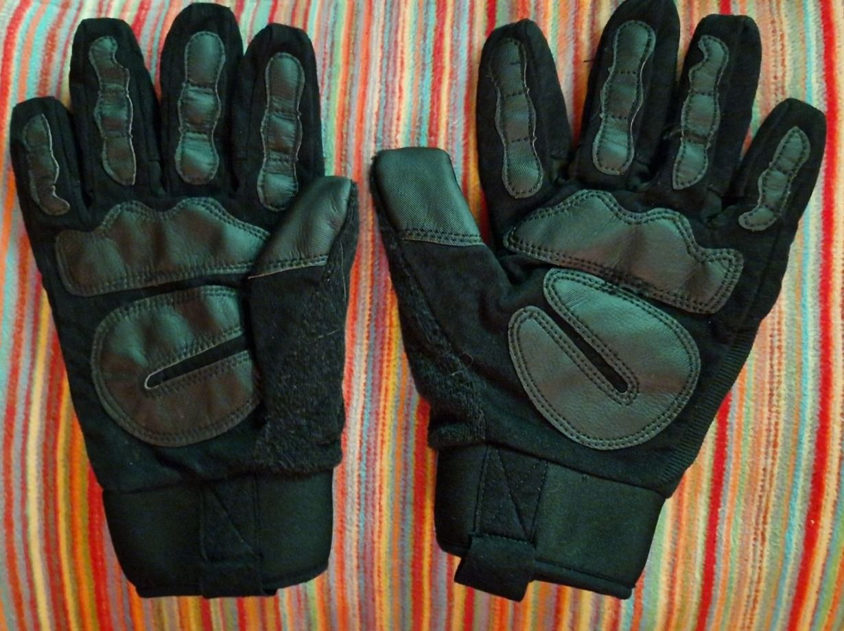Altri accessori da uomo: Schwarze leichte Biker-Handschuhe. – Usato da Oberengstringen venduto da Asteroid56 2