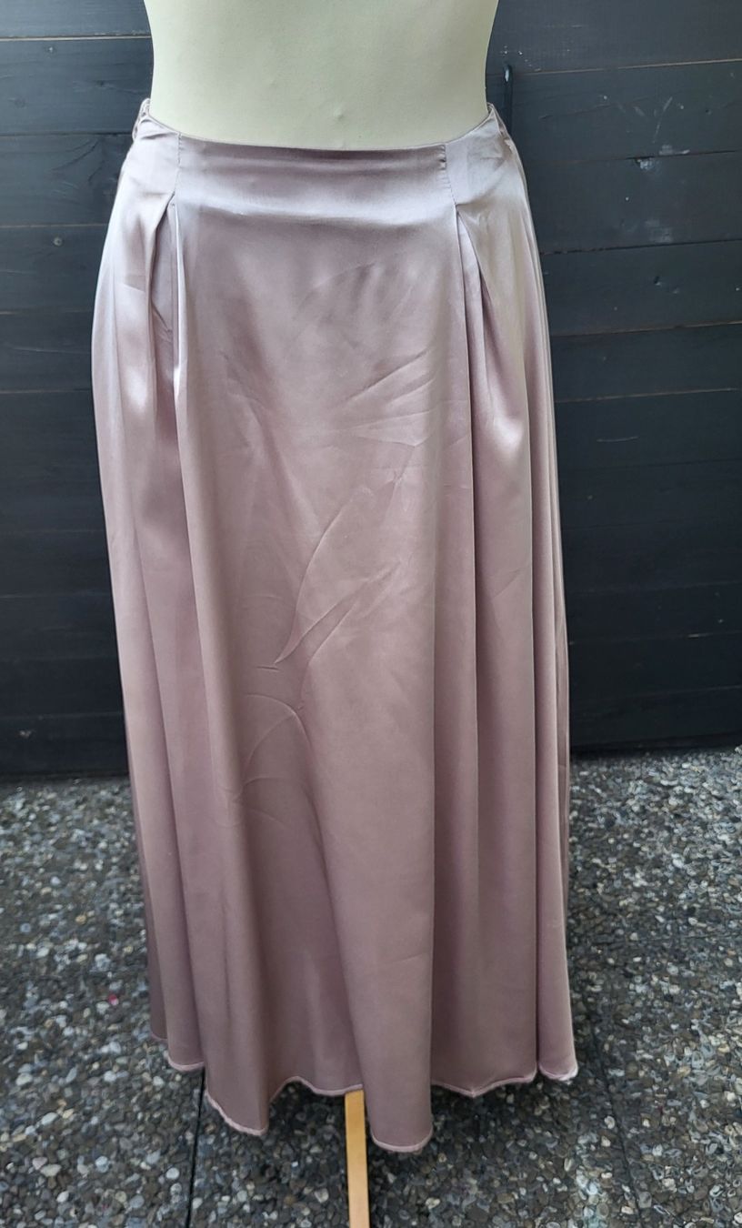 Jupes: Jupe beige – Neuf (Voir description) à Fribourg par VictoriaShop7 1