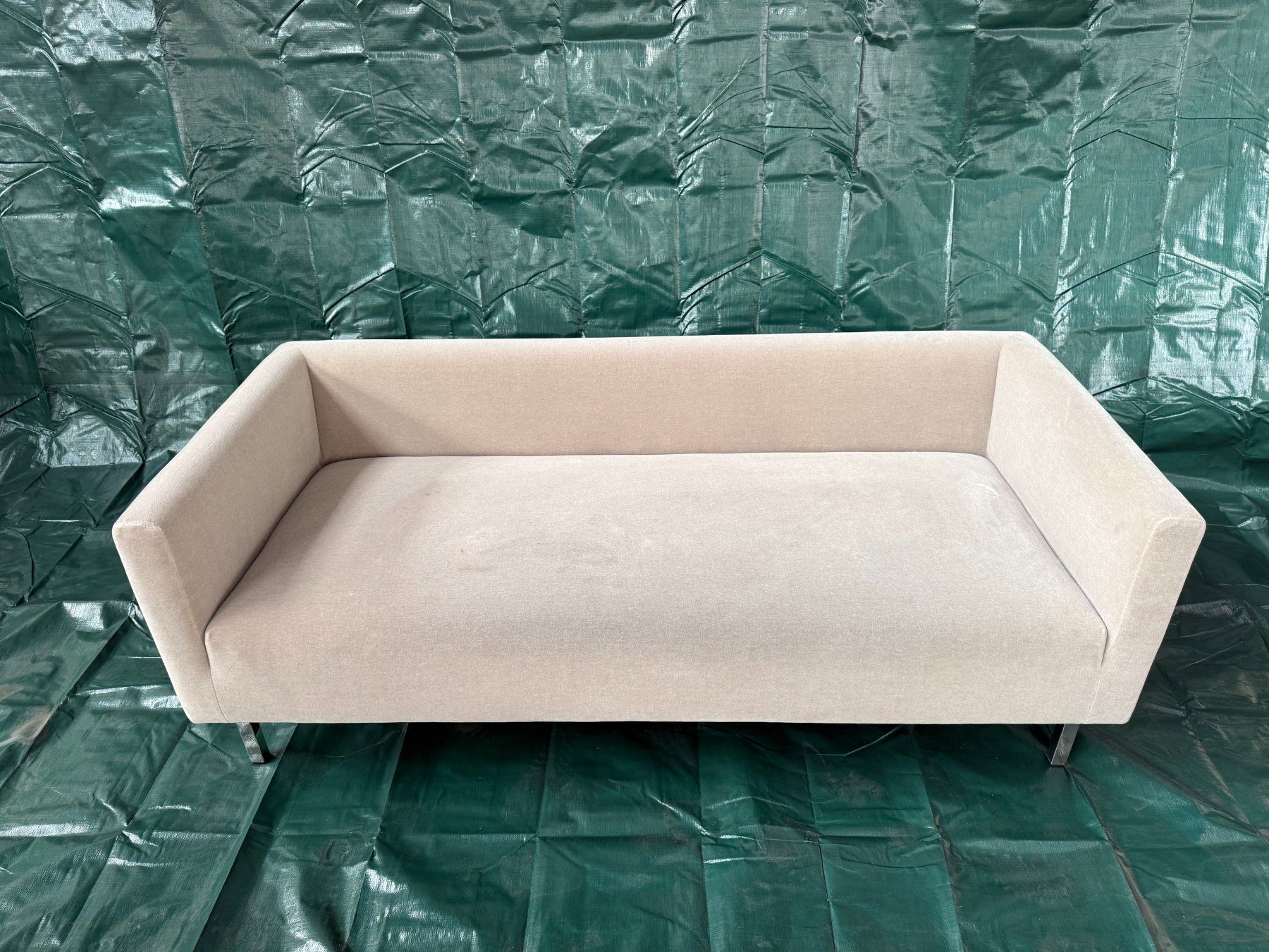 Divani: Modernes Sofa in Beige mit Metallfüssen – Usato da Hünenberg venduto da moanab. 1