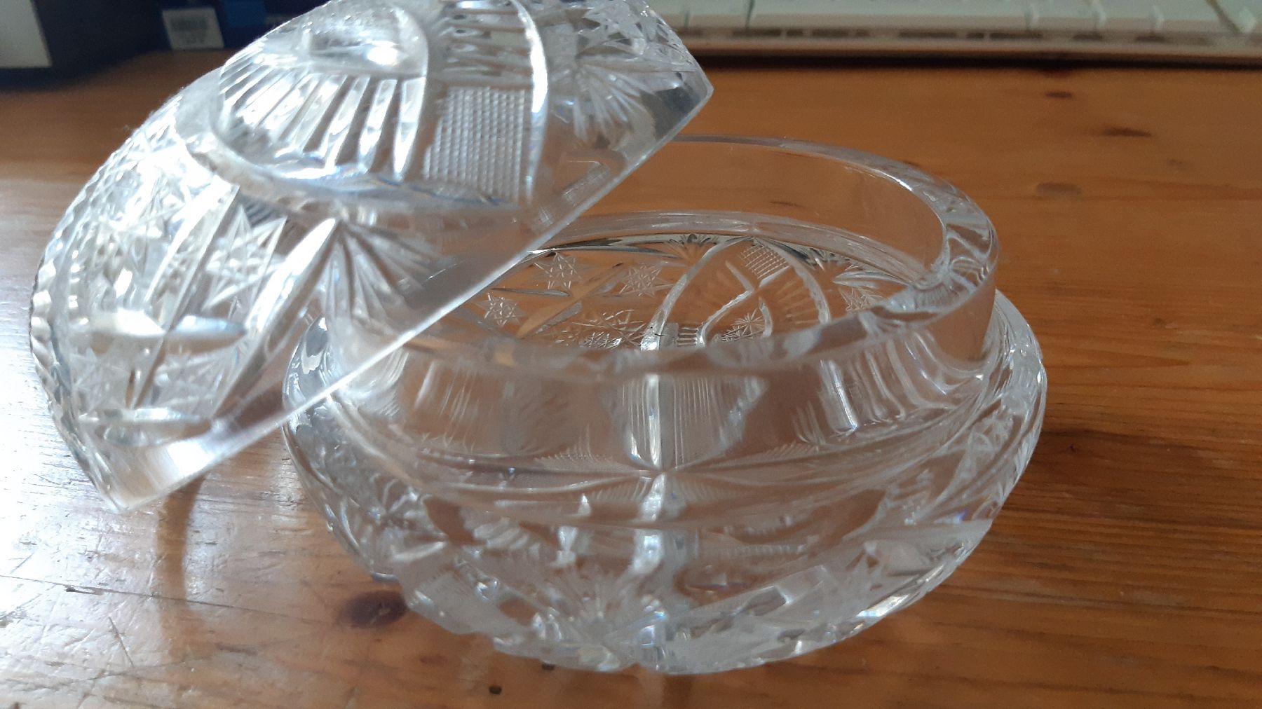 Bicchieri: Zuckerglasdose mit Deckel, Kristall 13cm Durchmesser – Usato da Oey venduto da Parkplatzbrocki 4