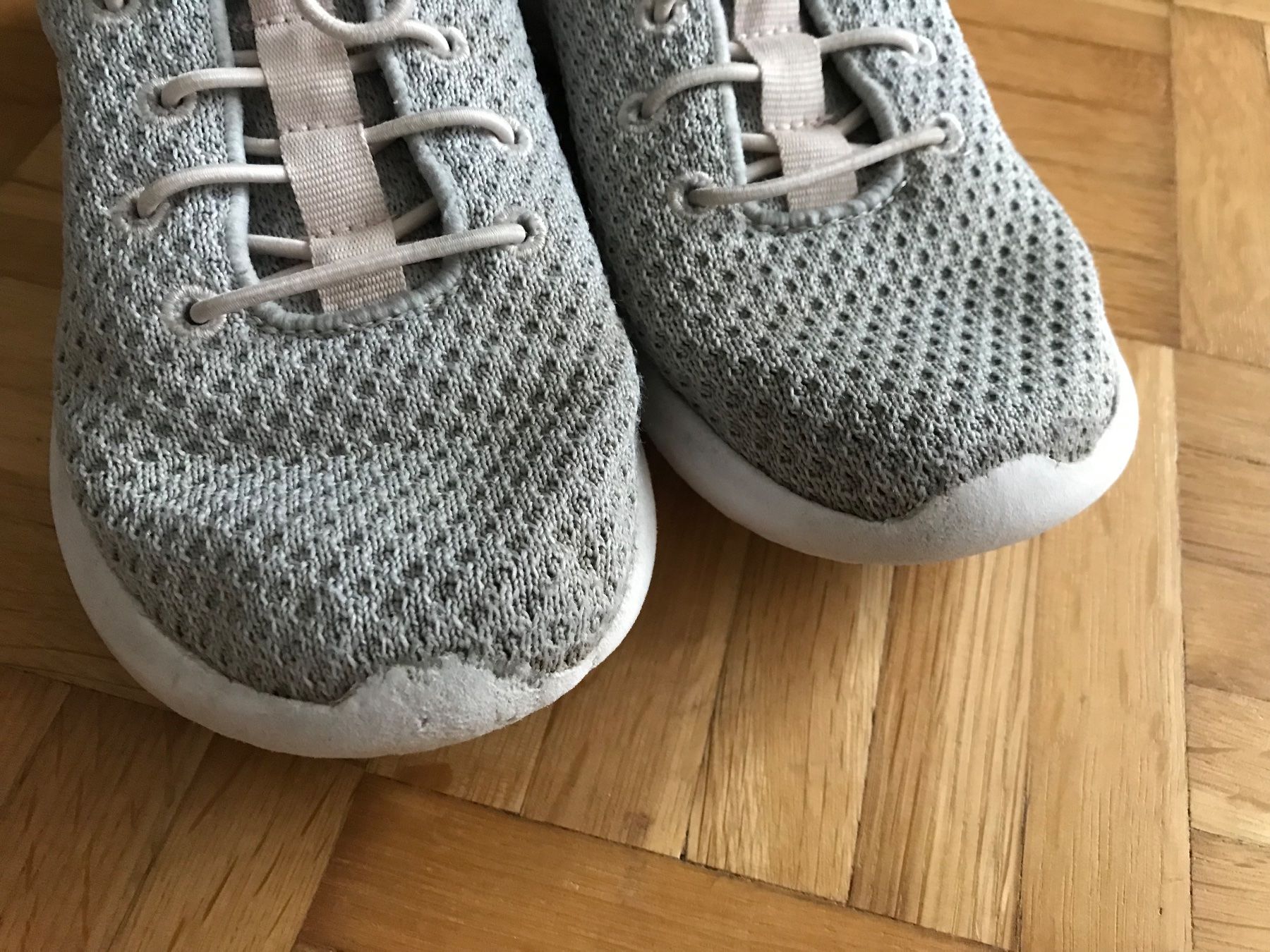 Scarpe per ragazze: Turnschuhe Sneaker von Beach Mountain Grösse 31 hellgrau – Usato da Emmenbrücke venduto da Hathor123 4
