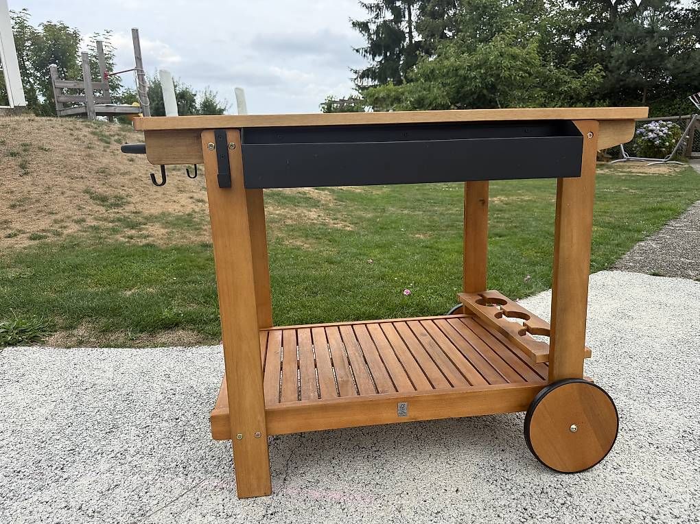 Carrelli di servizio: Servierwagen aus Holz – Usato da Strengelbach venduto da Bazin