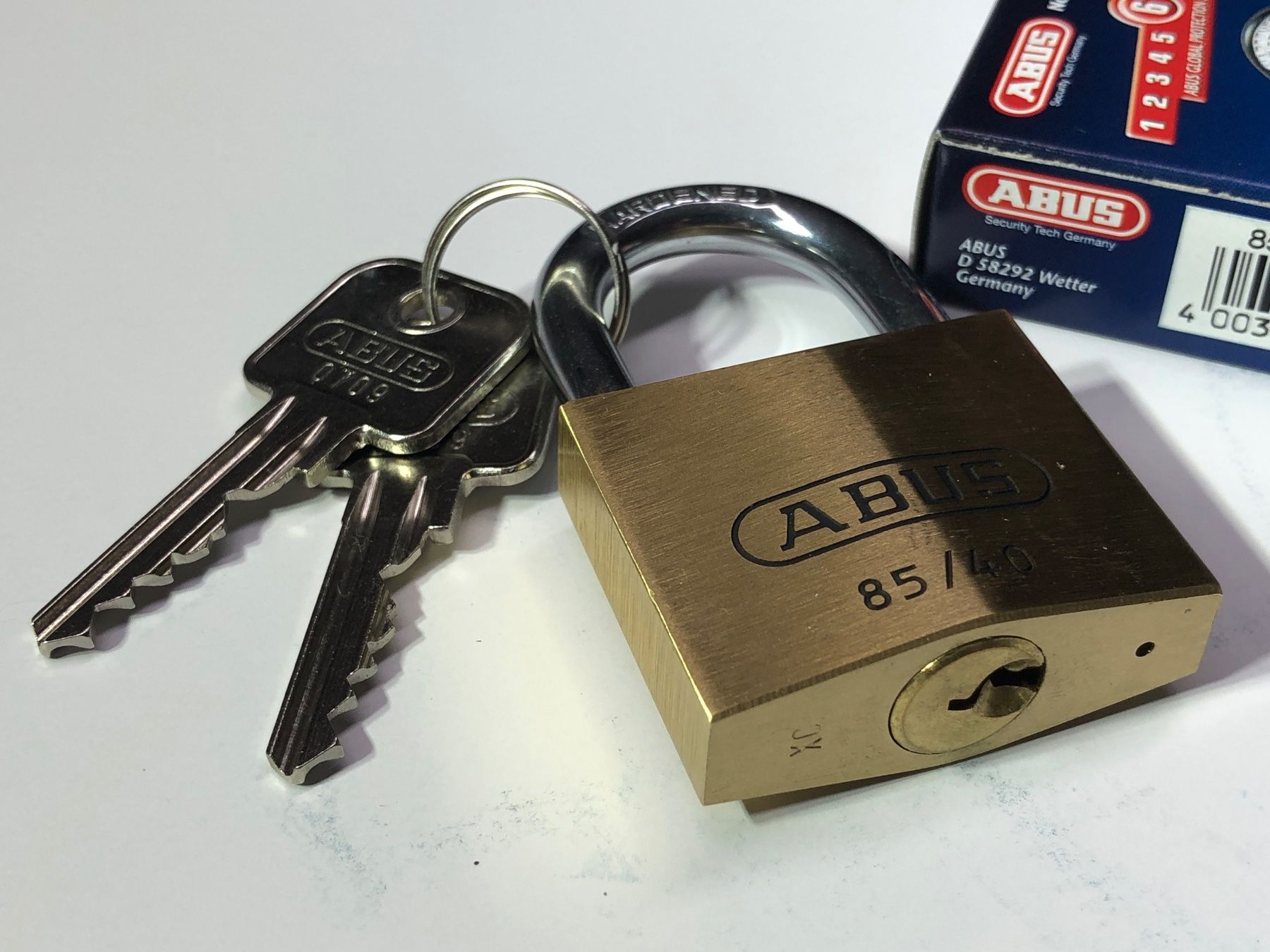 Abus Schlösser: ABUS Messingschloss 85/40 mit 2 Schlüsseln NEU – Neu und originalverpackt aus Bergdietikon von Garak 1