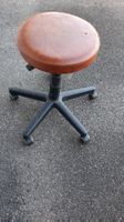 2 x  Drehstuhl / Hocker mit Rollen, Kunstleder Braun,