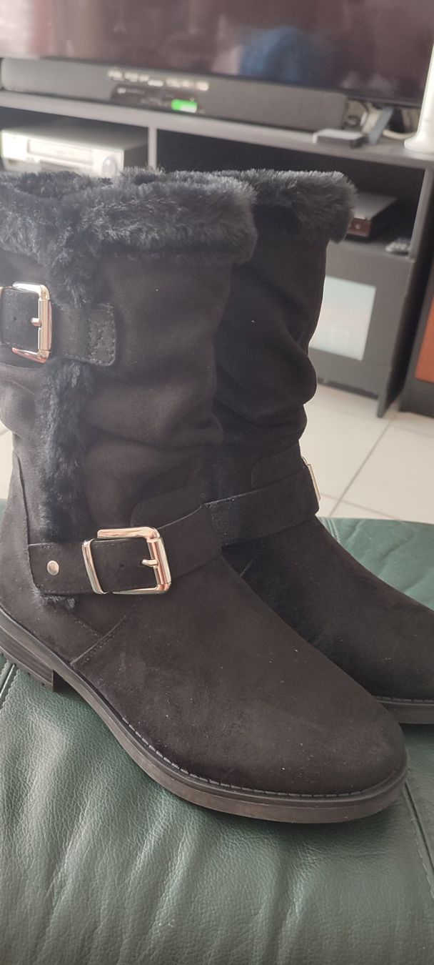 Scarpe da donna: Bottes noires neuves courtes – Nuovo e nell'imballaggio originale da St-Cergue venduto da Neviana