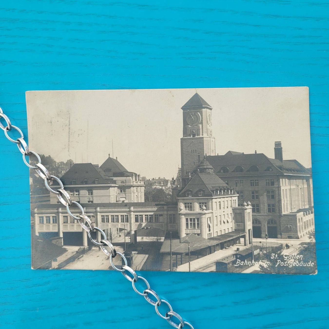 Cartoline postali: St. Gallen / Bahnhof mit Postgebäude 1923 – Usato da SCHÜBELBACH venduto da CoKaHa