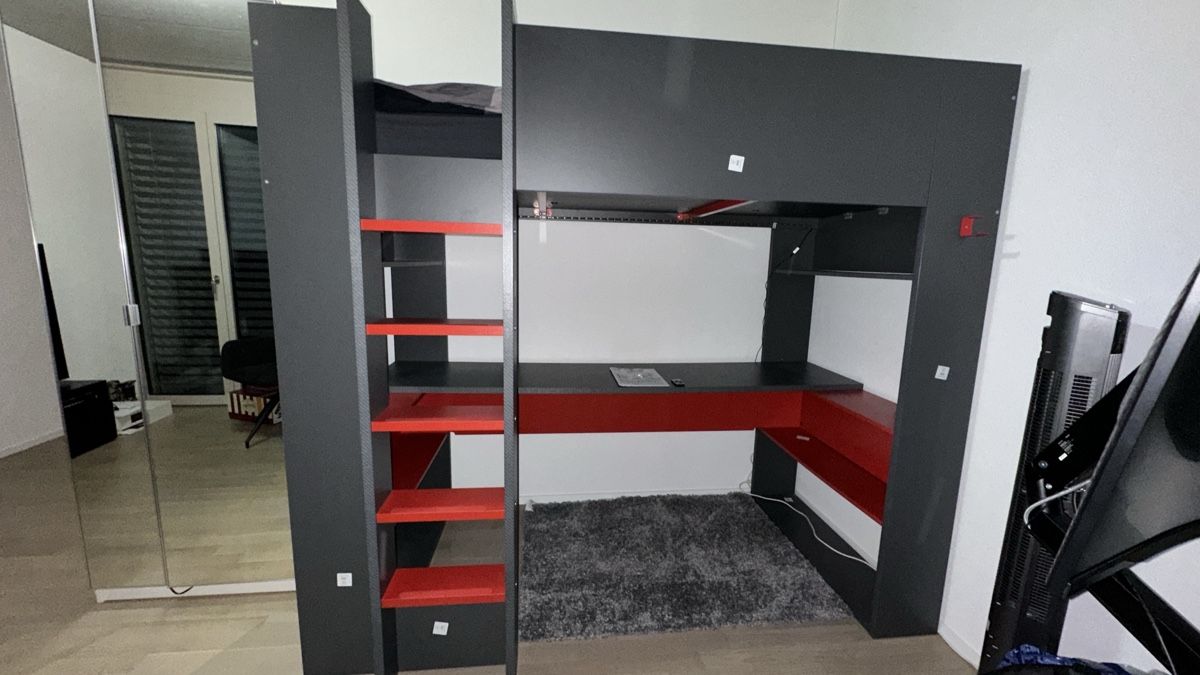 Letti: Hochbett mit Schreibtisch – Nuovo (secondo la descrizione) da Niederuzwil venduto da ZurloMarco 1
