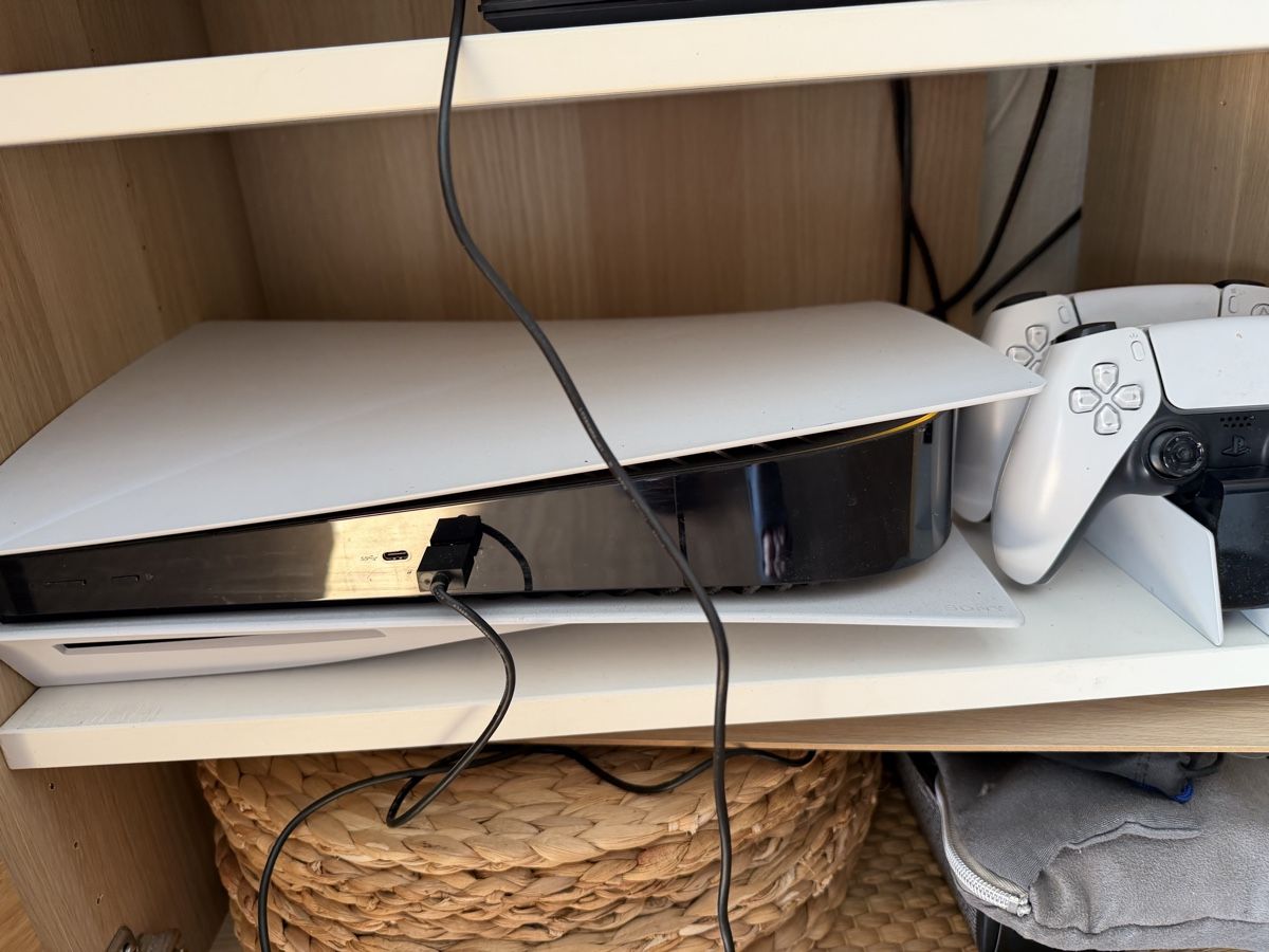 Sony Konsolen: PLAYSTATION 5 LIKE NEW Disc version with accesories – Gebraucht aus Geneve von nuc_c76m 2