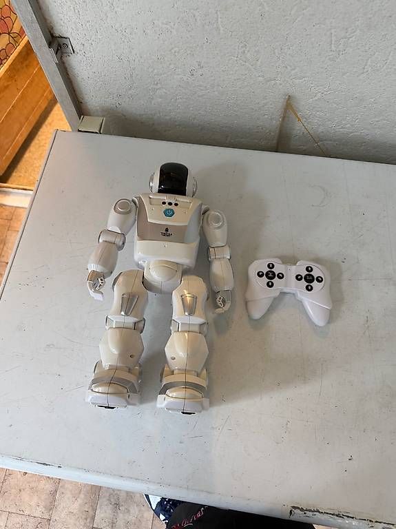 Spielzeuge: Ferngesteuerter Roboter mit fernbedienung  – Gebraucht aus Baden von miavenda 1