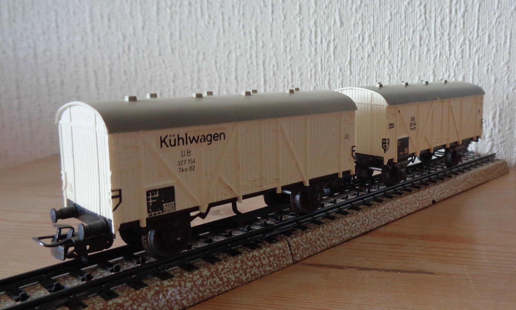 Märklin Modelleisenbahnen: Märklin, 2 Kühlwagen DB, H0 – Gebraucht aus Arbon von lyres 3