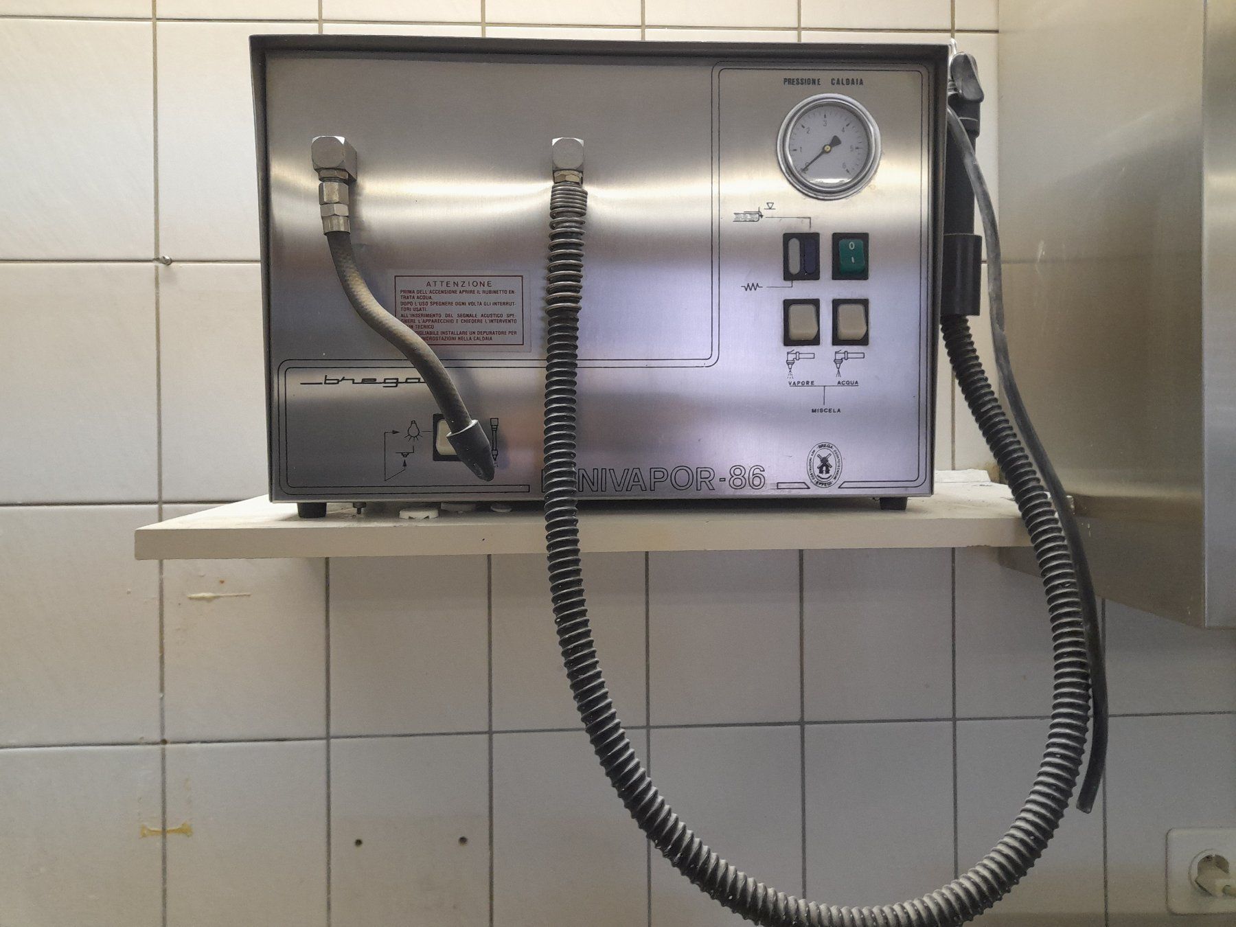 Tutte le macchine: Echaudeuse Brega Minivapor 86 – Nuovo (secondo la descrizione) da St-Aubin-Sauges venduto da bestplouc