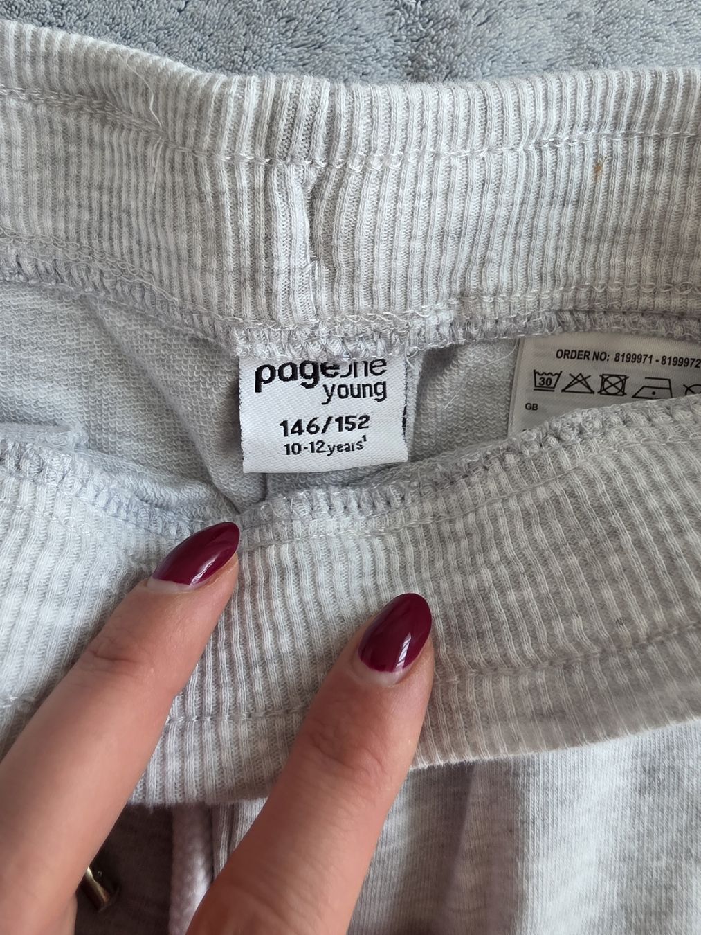 Pantaloni: Coole, graue Shorts, Gr. 146/152 – Nuovo (secondo la descrizione) da St Gallen venduto da vir_5kgt 3