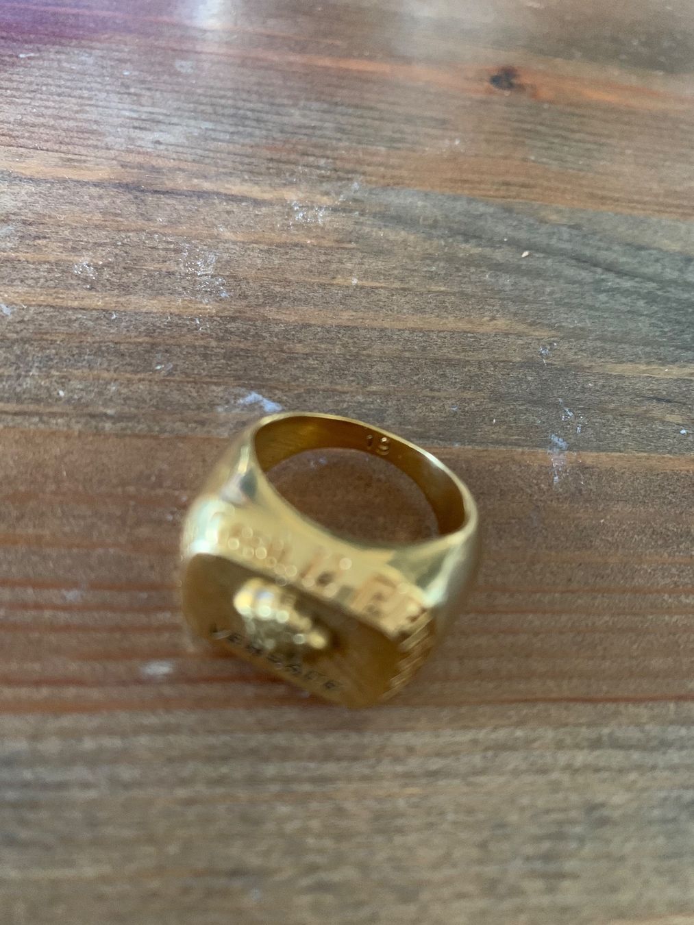 Versace Anelli: Versace Ring mit Verpackung wie Neu – Nuovo (secondo la descrizione) da Solothurn venduto da CityNordMarketplace 1