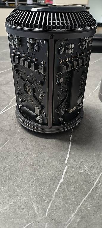 PCs: Mac Pro 6.1 – D'occasion à Zweidlen par jasko_ 3
