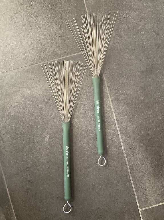Strumenti musicali: Balais Vic Firth Split Brush – Usato da Vevey venduto da yvanschulz