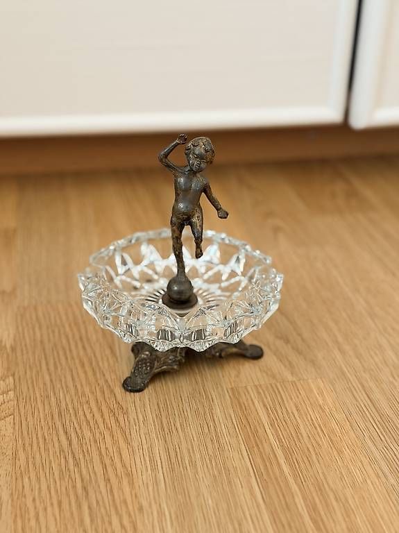 Portacenere: Vintage Aschenbecher mit Putto Jugendstil – Usato da Weiningen ZH venduto da MelVintage