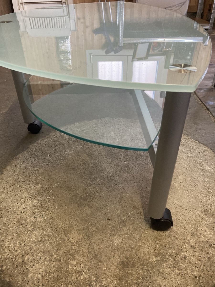 Tische: TV Tisch Salontisch Glas Rad – Gebraucht aus Aarwangen von to-hirschi 1