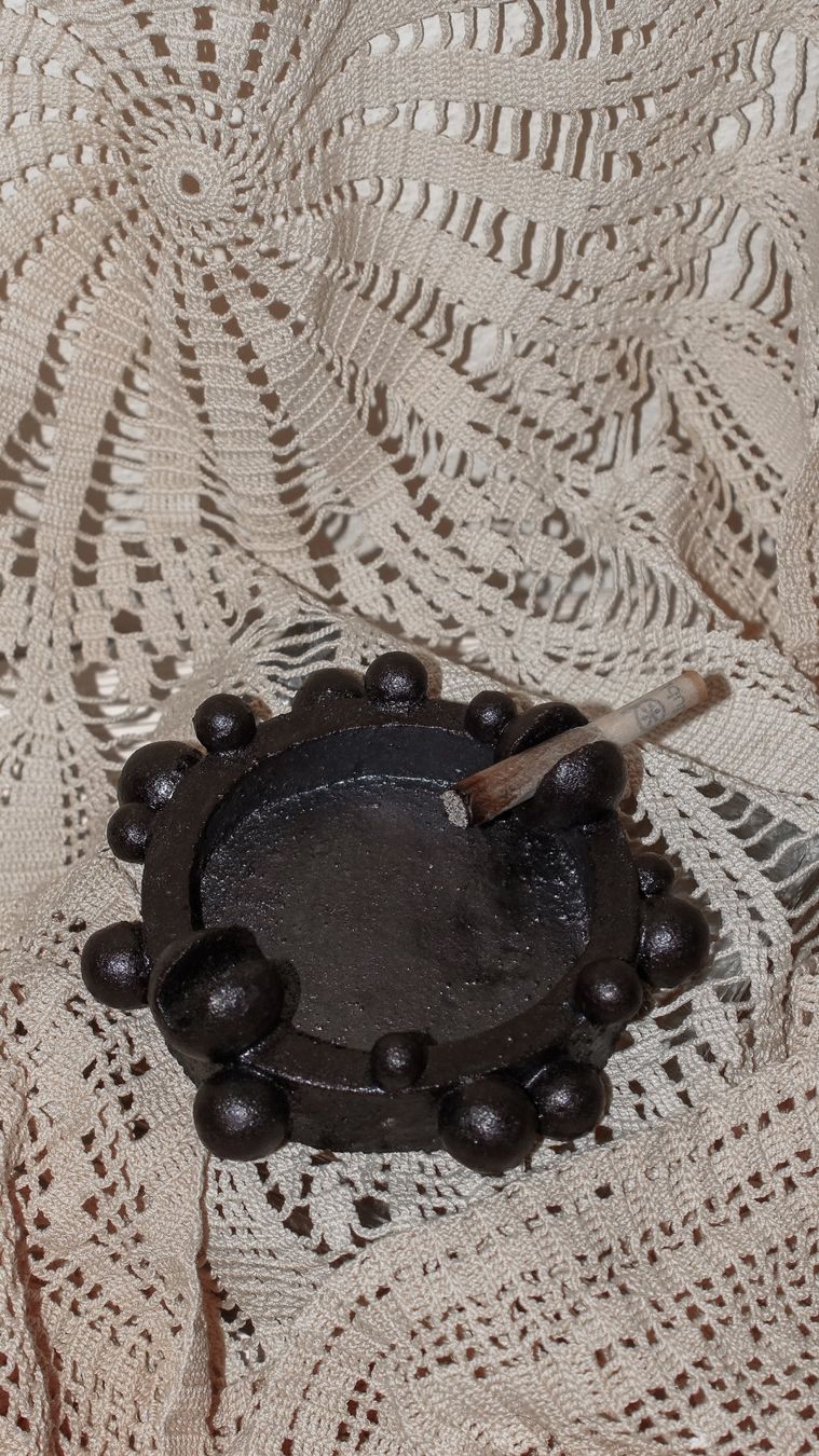 Portacenere: Handmade Ceramic Ashtray 🖤 – Nuovo e nell'imballaggio originale da Grellingen venduto da angels.of.horror 2