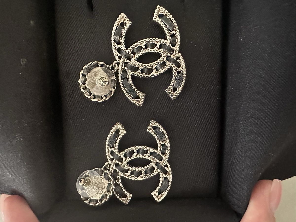 Chanel Ohrringe & -stecker: Chanel Ohrringe mit Perlen – Gebraucht aus Frick von Soleil4658 2