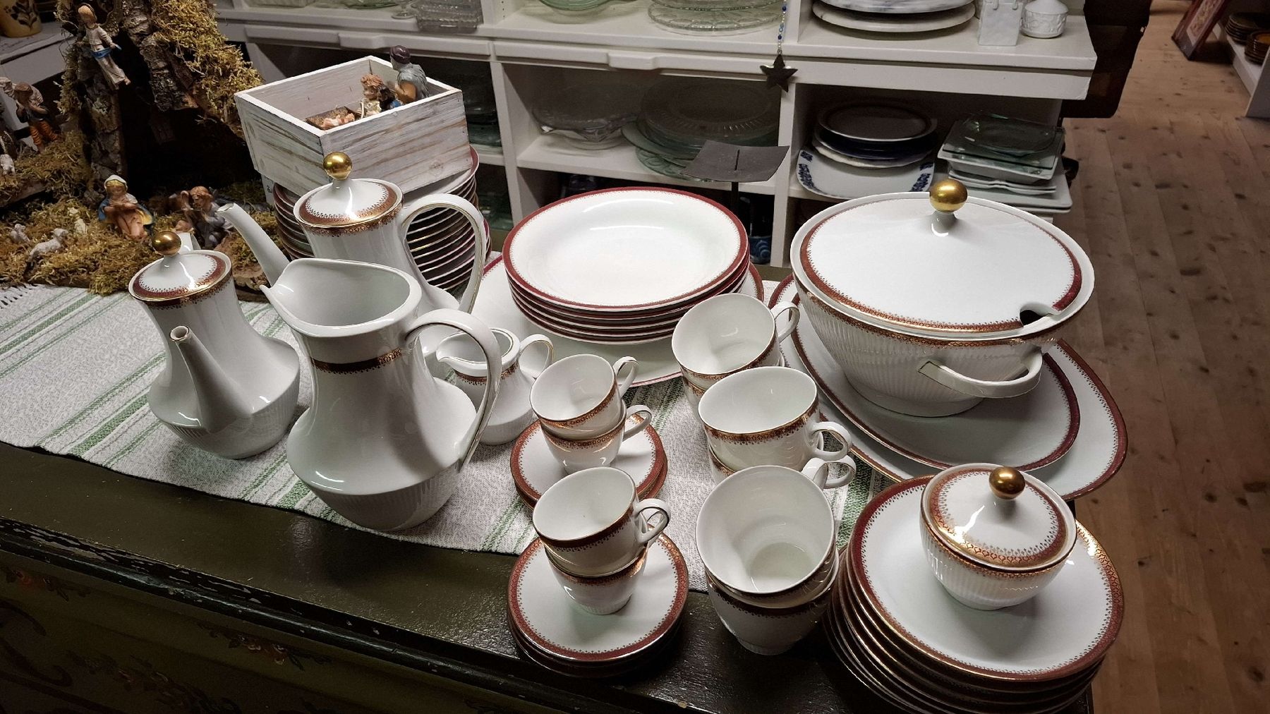 Set di piatti: Speiseservice weiss mit Goldrand gebraucht – Usato da Wittenbach venduto da ValentinaG