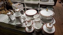 Speiseservice weiss mit Goldrand gebraucht