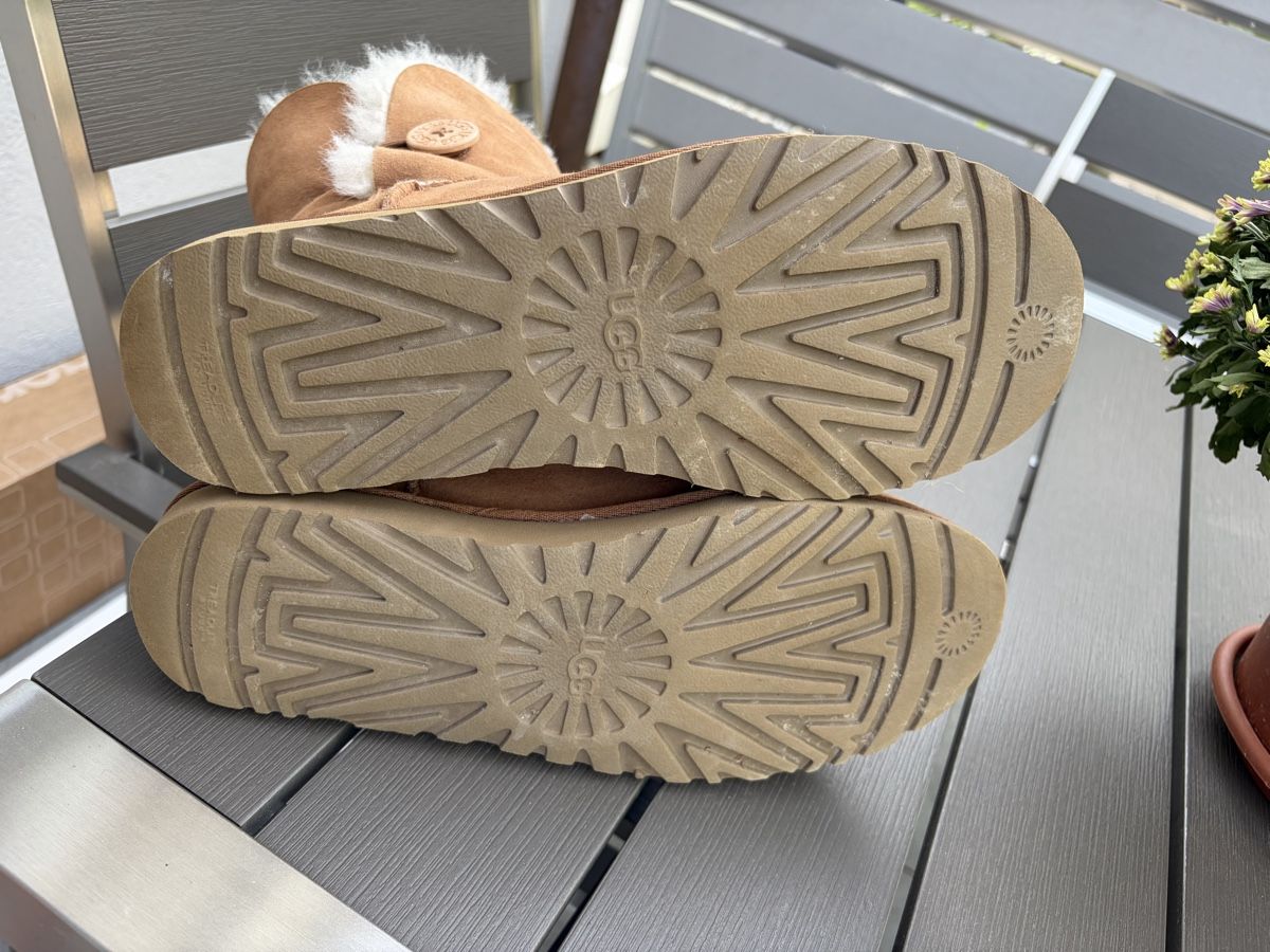 Scarpe da donna: UGG Bailey Button II Chestnut – Nuovo (secondo la descrizione) da Oberwil BL venduto da yar_8lpj 3