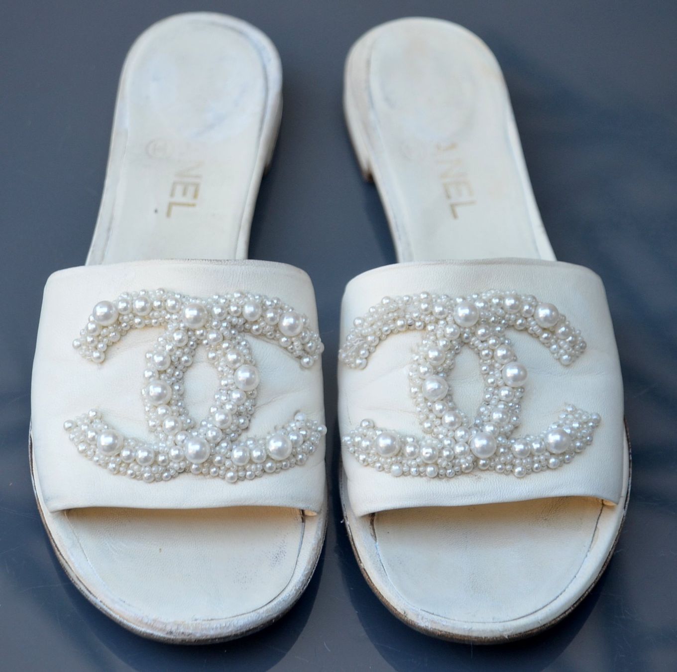 Chanel Scarpe da donna: Mules Chanel Sandalen / sandales .38,5 – Usato da Collonges venduto da Auganien