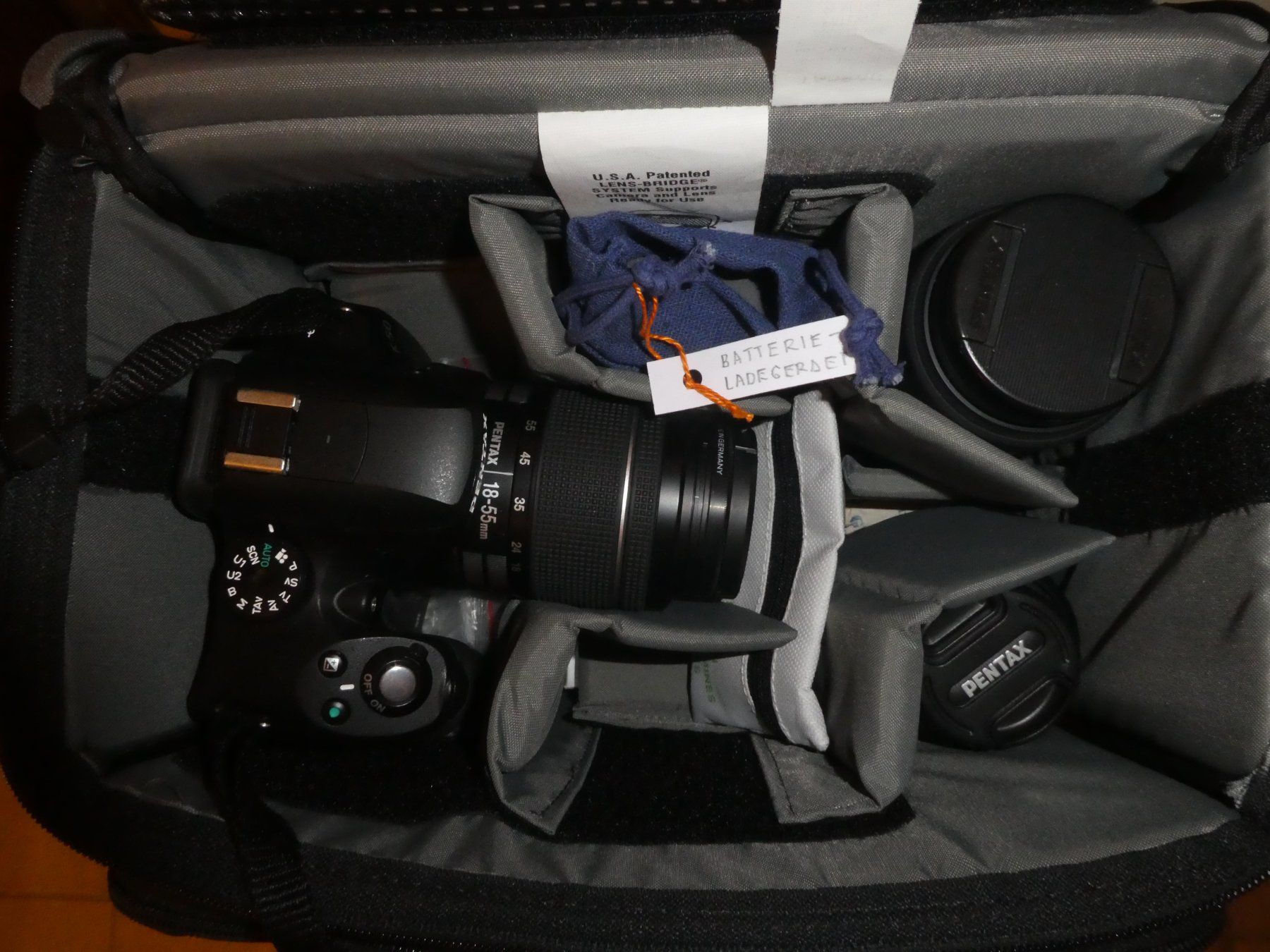 Pentax Kamera: Kameratasche mit Pentax K-50 SR und Objektiven etc . – Gebraucht aus Chur von Diversico2010 1