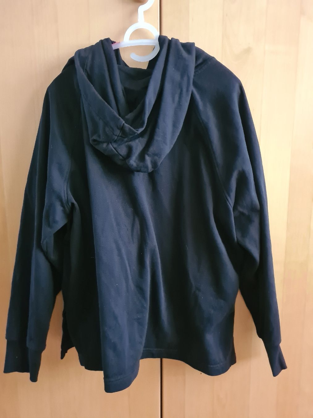 Maglioni & Felpe: Schwarzer Hoodie – Usato da Trimbach venduto da Meily2 1