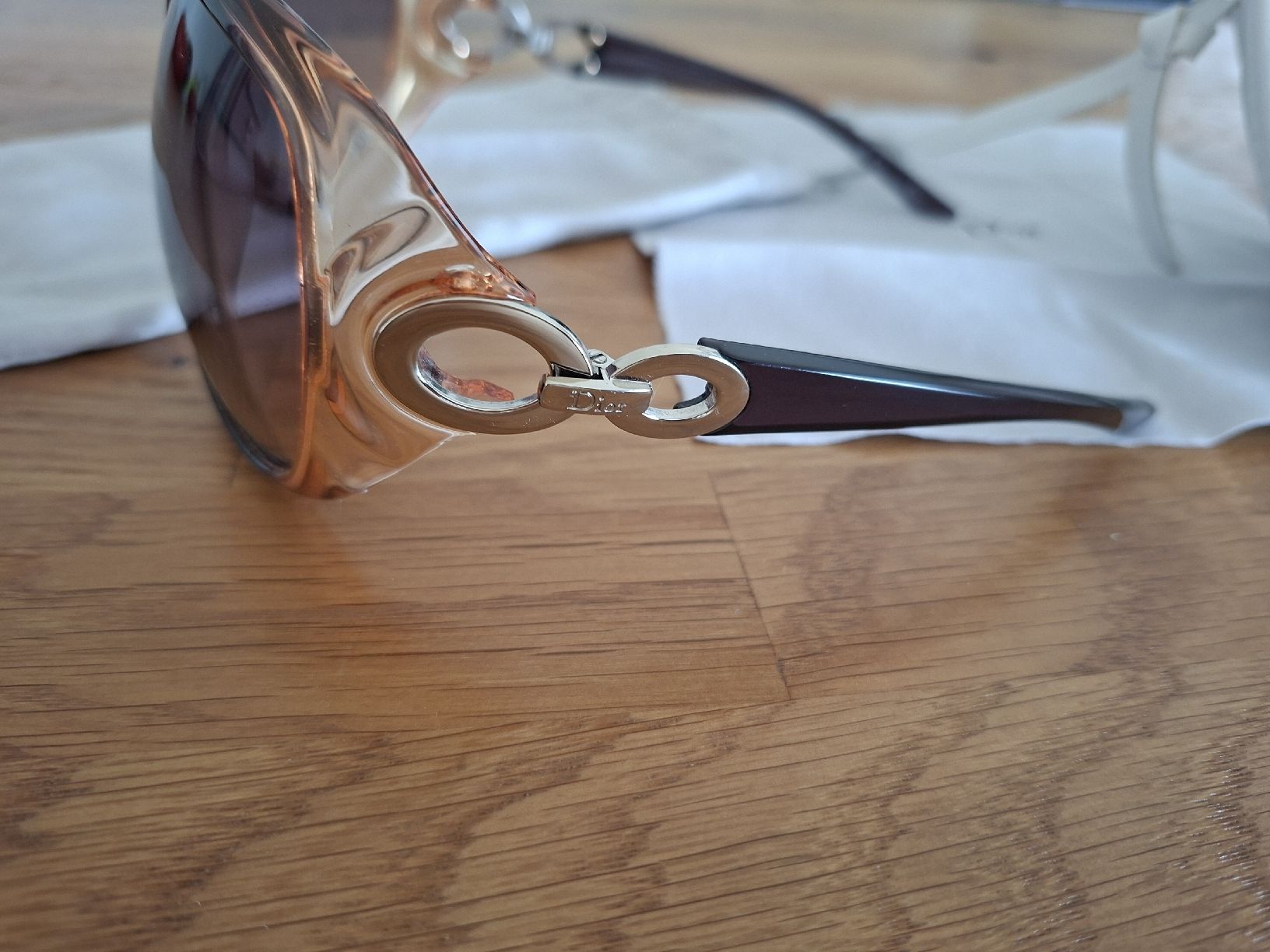 Dior Brillen & Gläser: Dior Sonnenbrille Damen – Gebraucht aus Hitzkirch von Emanuela.Cucco 1