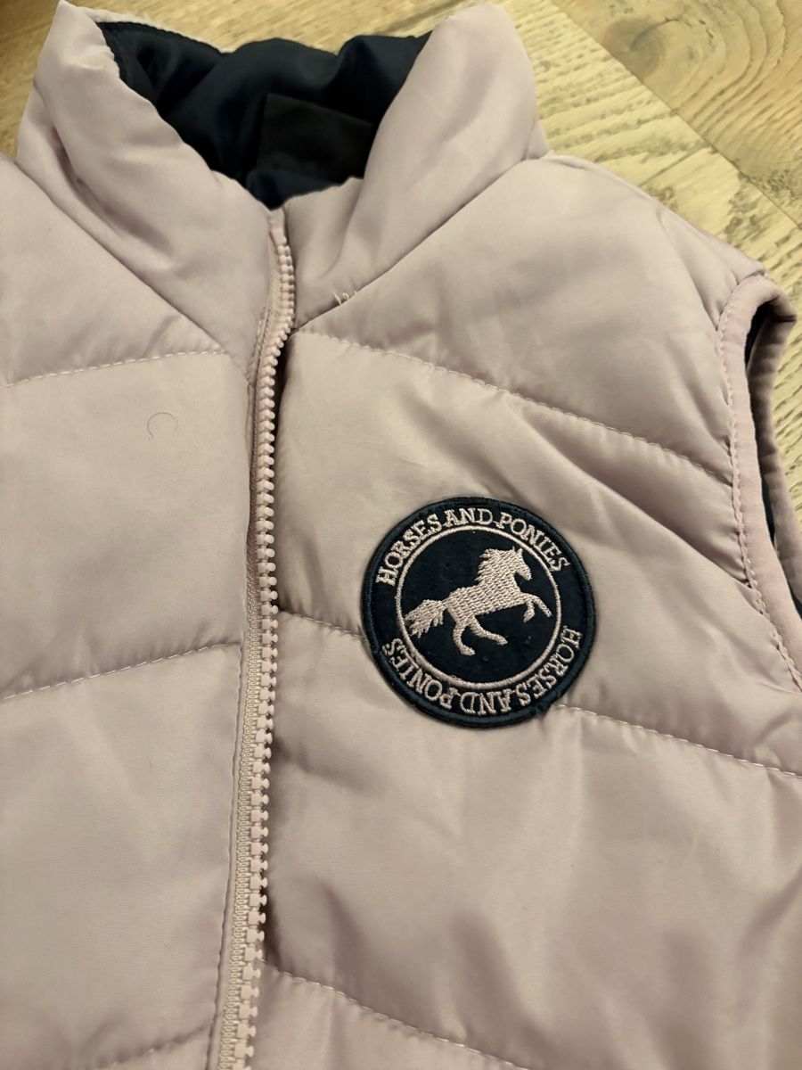 Altro abbigliamento per bambina: Winterweste/ Reitweste Gr. 128, 146 – Usato da Birmensdorf ZH venduto da Duraj 1