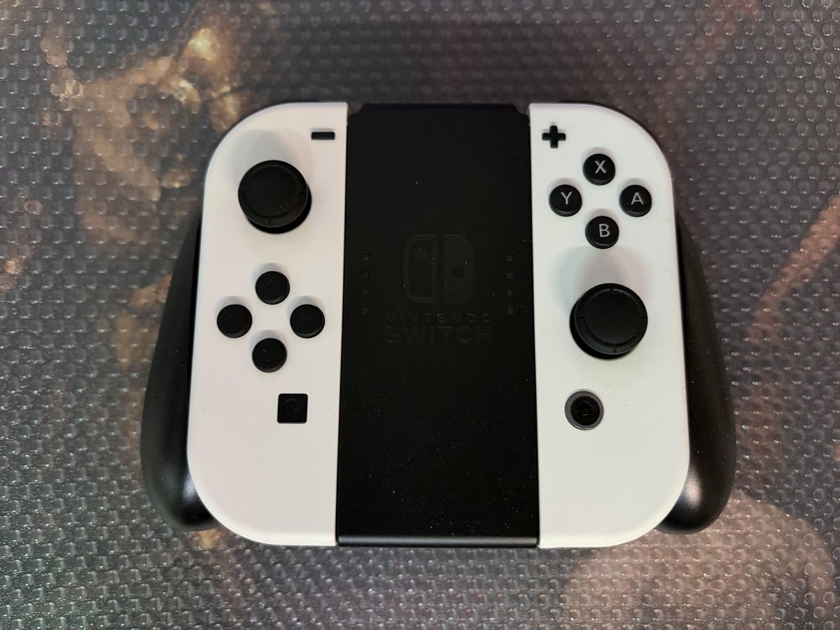 Nintendo Consoles: Nintendo Switch OLED Weiss inkl. Controller – D'occasion à Teufenthal AG par tonyelsi 2