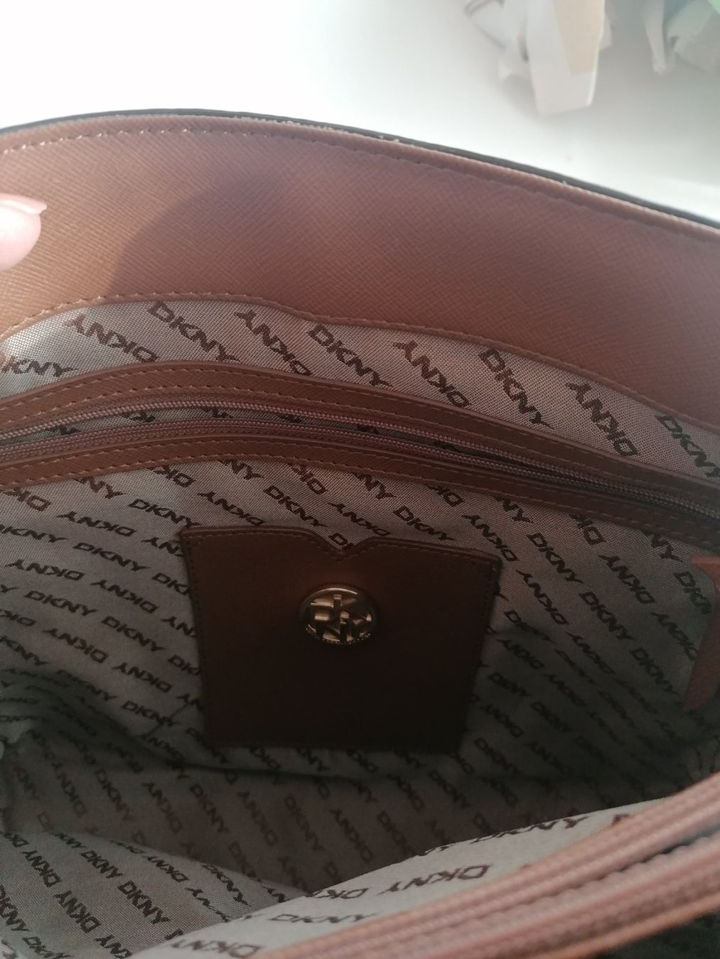 DKNY Borse da donna: DKNY Handtasche Leder braun Topzustand – Usato da Aegerten venduto da Jos_zem 5
