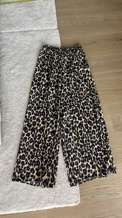 Zara wide leg flowy leopard pants S