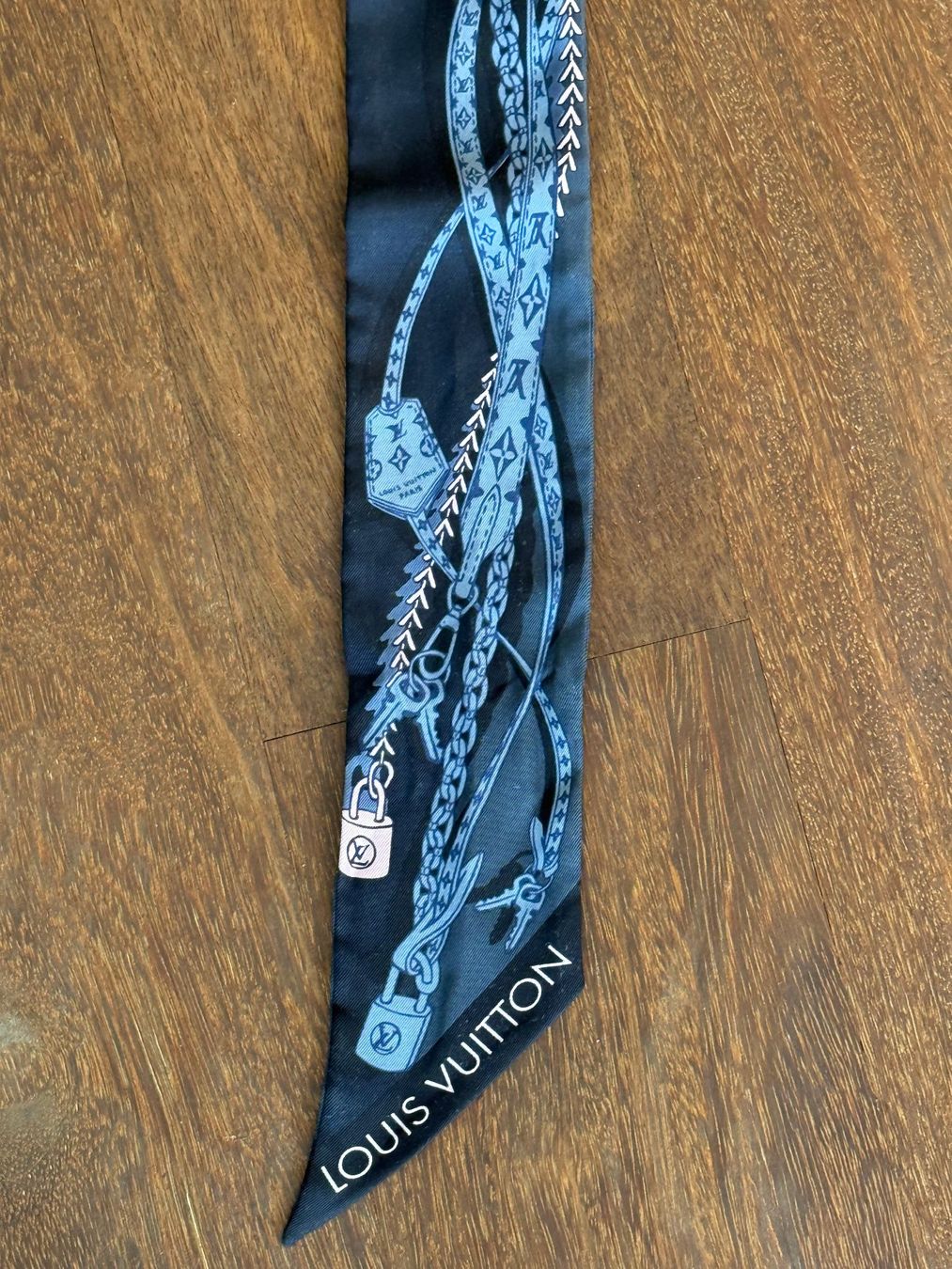 Louis Vuitton Foulard & Sciarpe: Louis Vuitton Bandeau BB Monogram Seidentuch – Usato da Wermatswil venduto da dominance 7