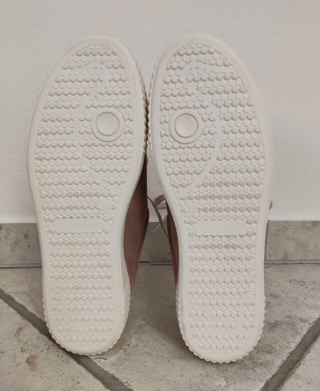 Scarpe da donna: ONOFAKIND Damenschuh Grösse 38 – Usato da Chur venduto da Rodanisa 4