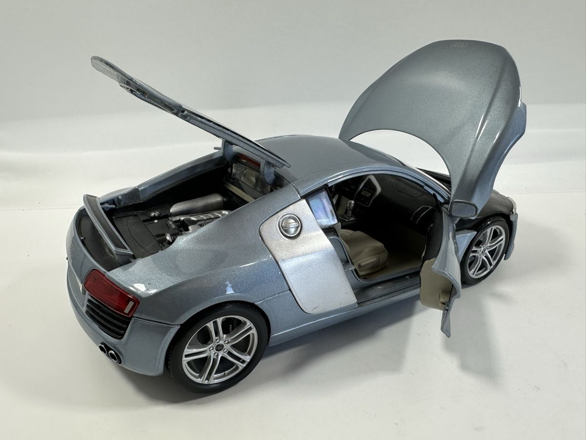 Maisto Modellautos: Audi R8 1:18, blau-silber, MAISTO – Gebraucht aus Zofingen von rf9_x2xt 5
