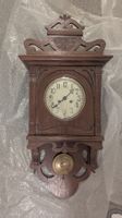 Antike Wanduhr aus Holz, ca. 90 cm