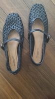 Schwarze geflochtene Ballerinas mit Riemchen, Gr. 40