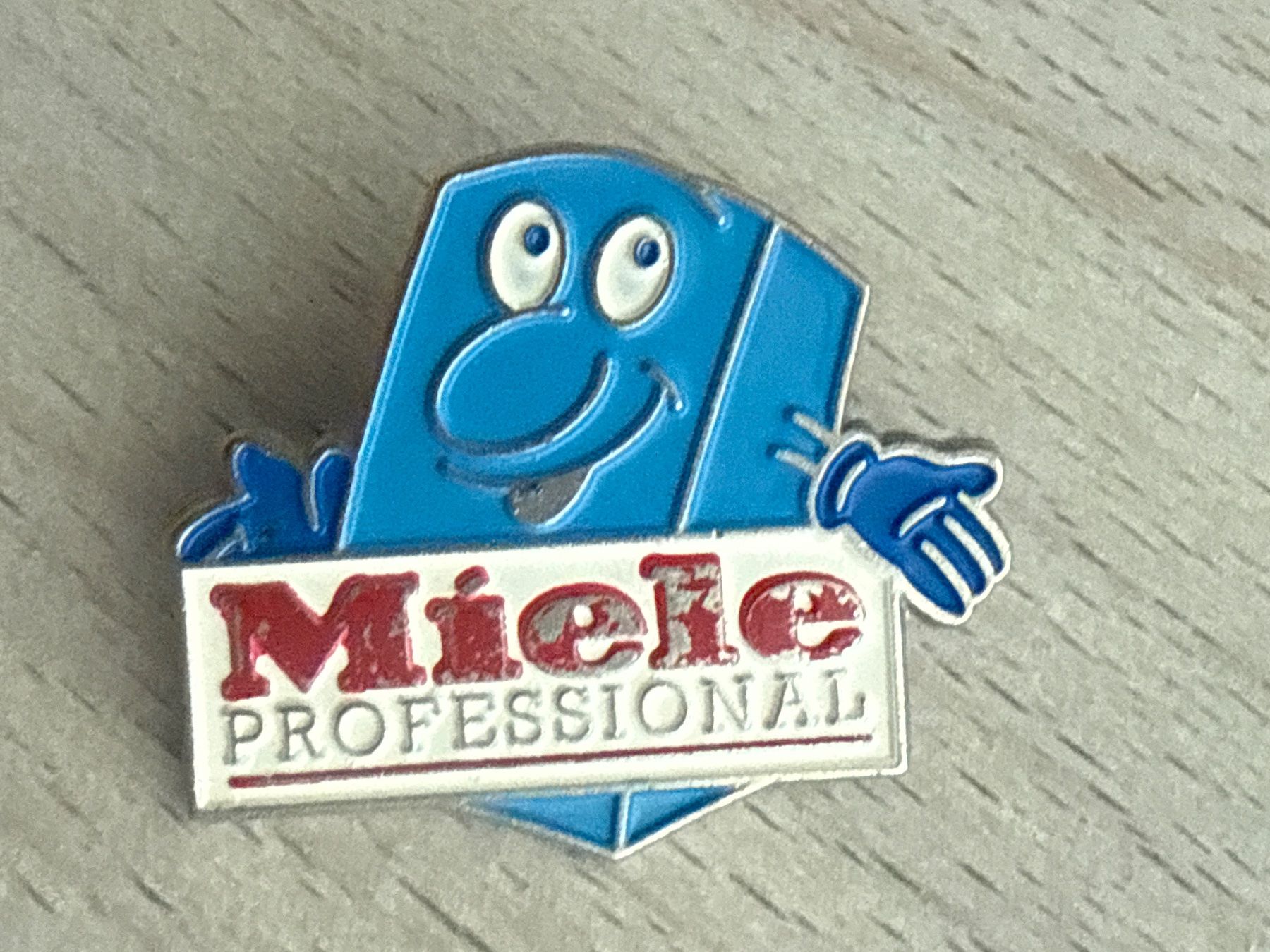 Plaketten & Abzeichen: Pin Miele Professional – Gebraucht aus Glattbrugg von Schweigmatt
