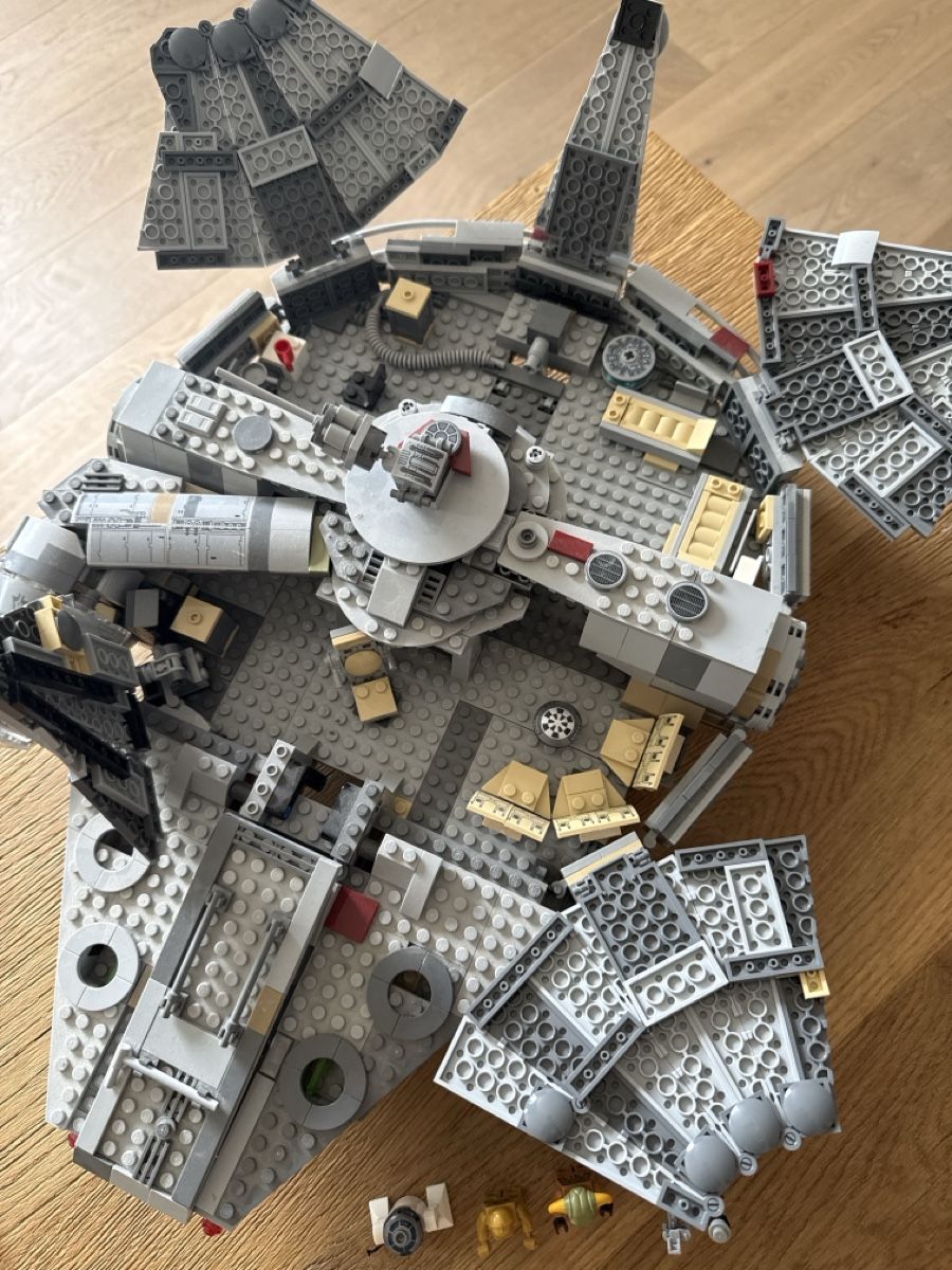 Lego Jeux de construction: LEGO Star Wars Millennium Falcon 75105 – Neuf (Voir description) à Echichens par igr_6djz 2