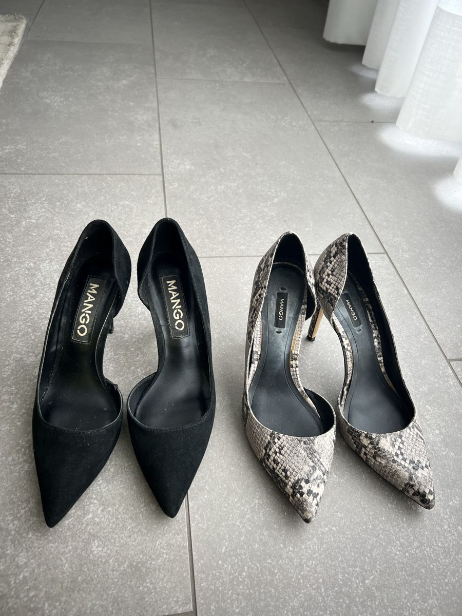 Collants: 2 pairs of high heels – D'occasion à Mendrisio par gun_8gcm
