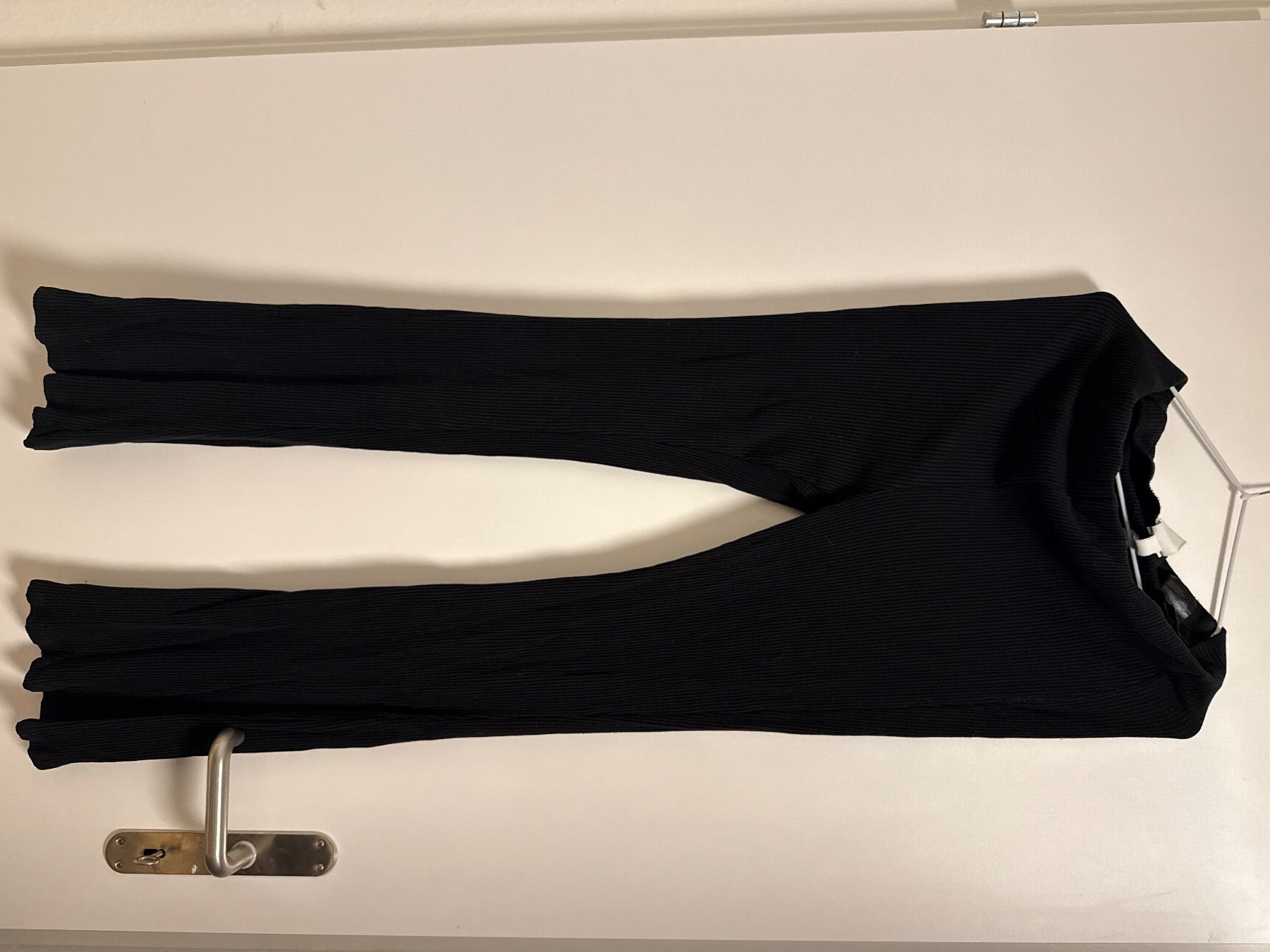 H&M Pantaloni: Freizeithose schwarz L – Usato da Steinhausen venduto da mil_y59s