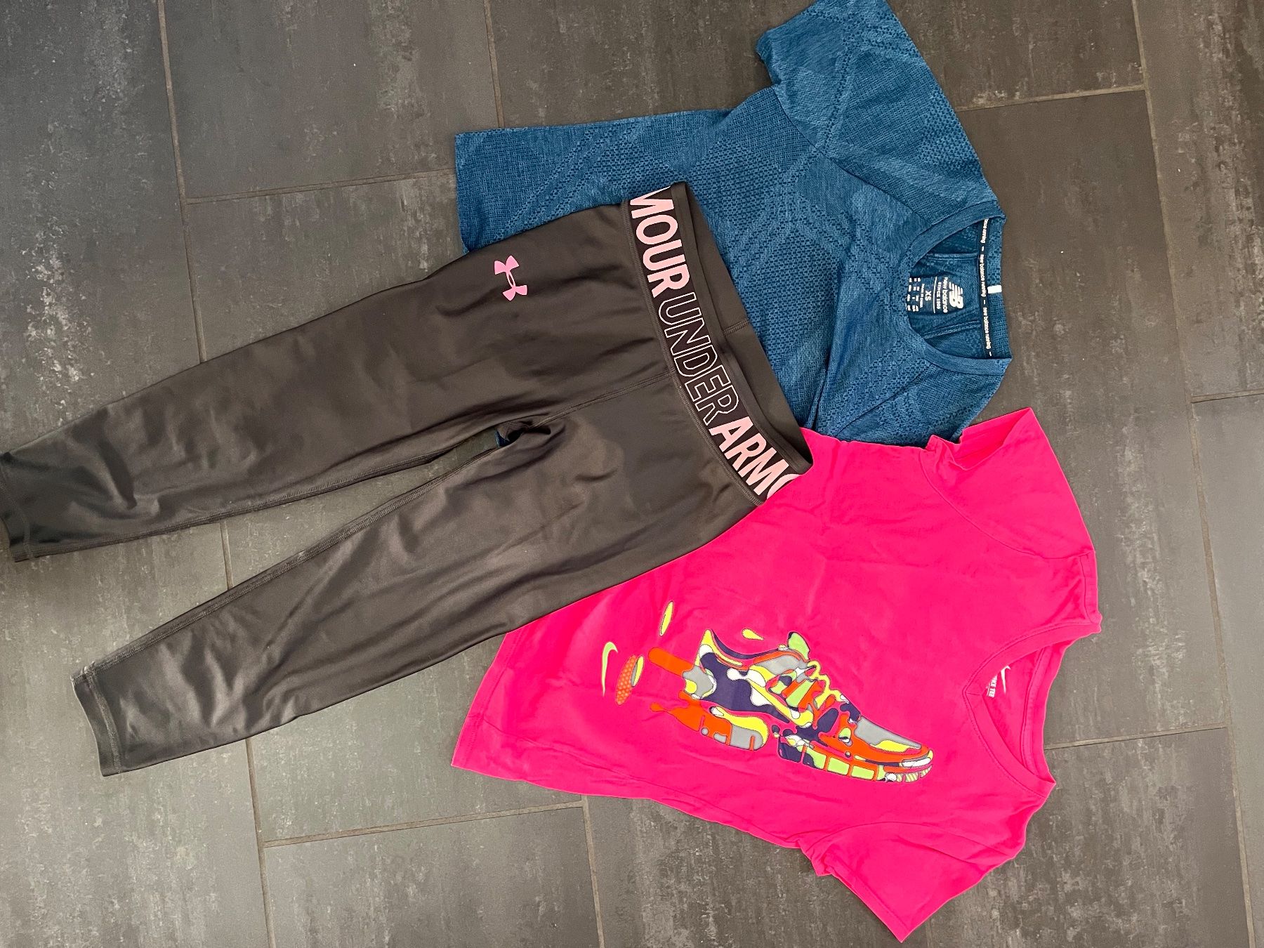 Lotti & Set di vestiti: Sportbekleidung Mädchen Packet 146-152 – Usato da Zeiningen venduto da man_69cj