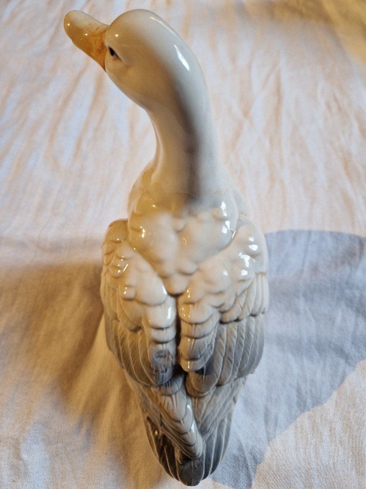 Statuette: Gans aus Steingut, wunderschön gearbeitet und Bemalt – Usato da Brittnau venduto da Zibu 2