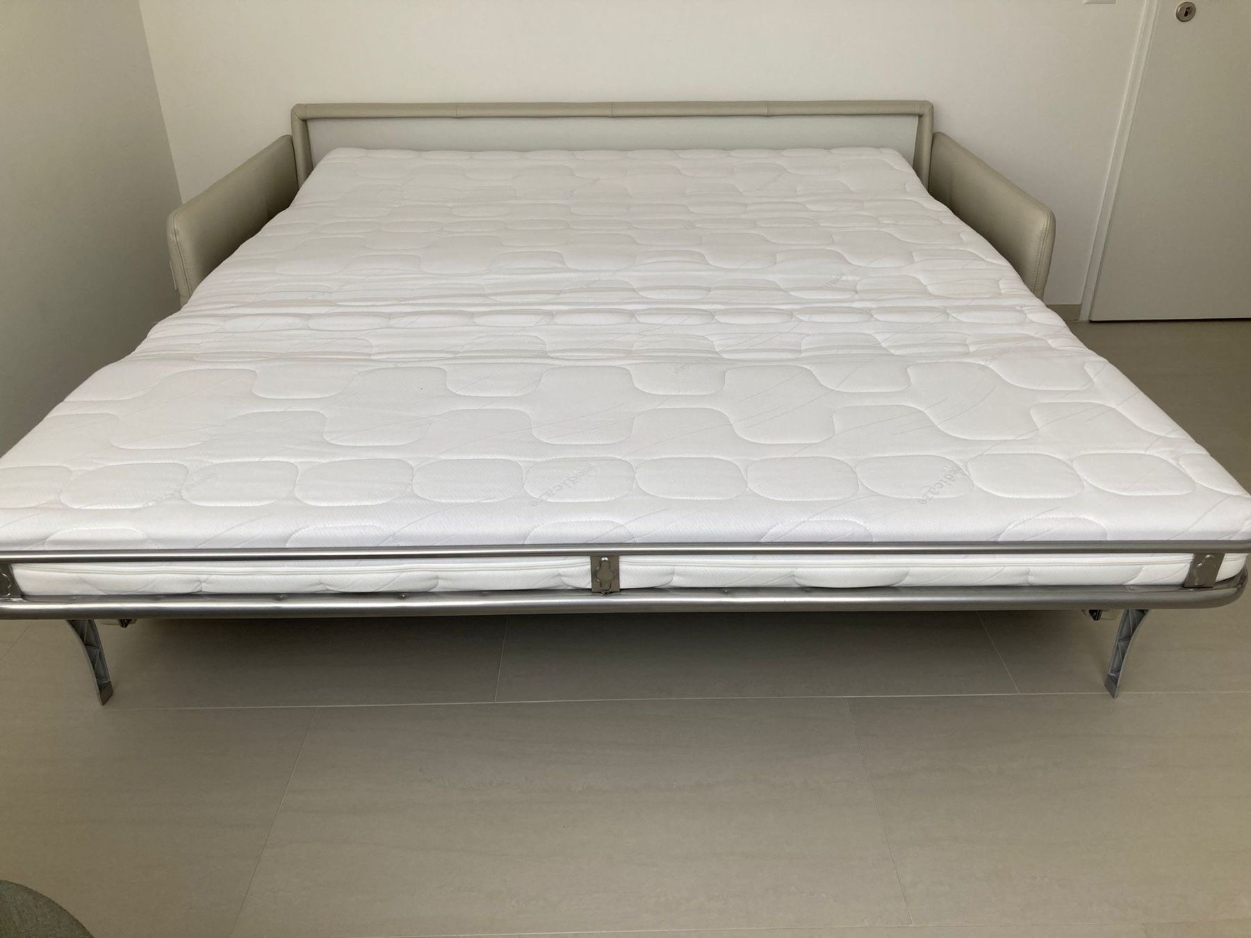 Divani: Bettsofa, Leder, hellgrau, neuwertig – Usato da Braunau venduto da Tina_24 1