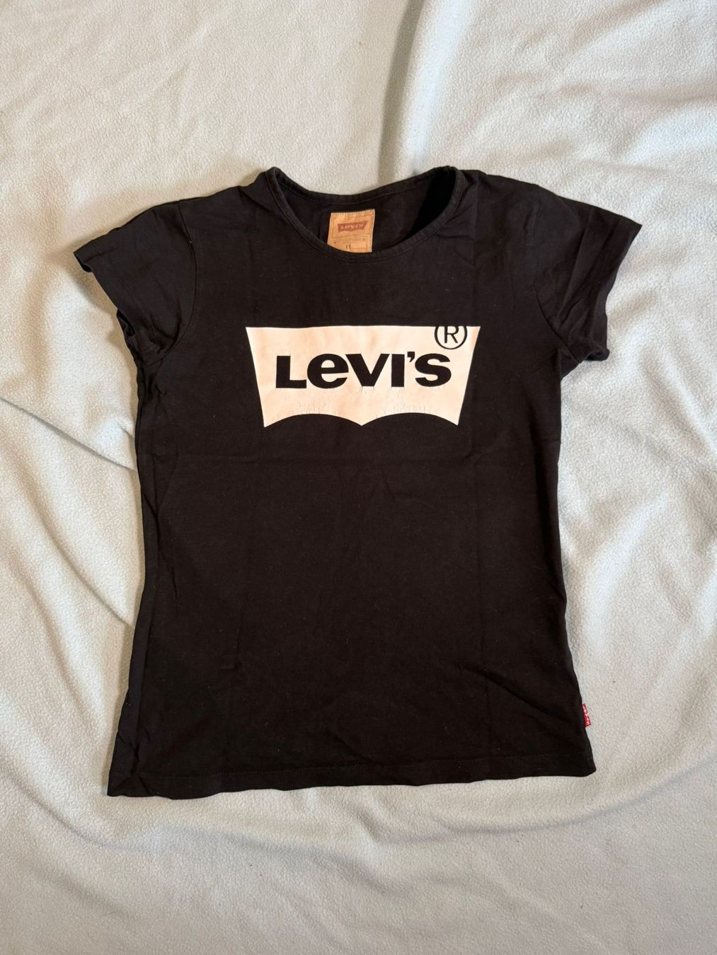 Levi's T-shirt: Levi`s T-Shirt – Usato da Bern venduto da jbern3012
